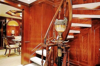 RELENTLESS - Foyer